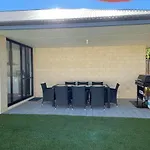Thurstun Lane Beach House - In A Quiet Lane In Sought After Old Dunsborough