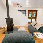 Mika - Cabin With Fireplace, Walk To The Beach