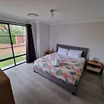 Thurstun Lane Beach House - In A Quiet Lane In Sought After Old Dunsborough