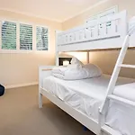 Whatmans Beach House - On The Water\'S Edge