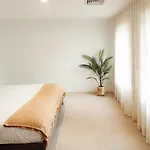 Salhus - Sleep In King Beds & Easy Walk To Town