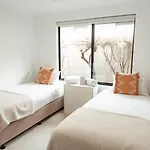 Salhus - Sleep In King Beds & Easy Walk To Town