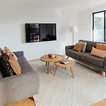 Salhus - Sleep In King Beds & Easy Walk To Town