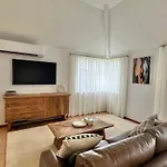 Meelup Mia - The Dream Down South Beach Getaway