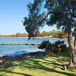 Casa Azzura - Beachside Entertainer