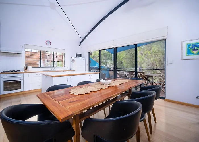 Paradise - Perfect Location In The Heart Of Old Dunsborough