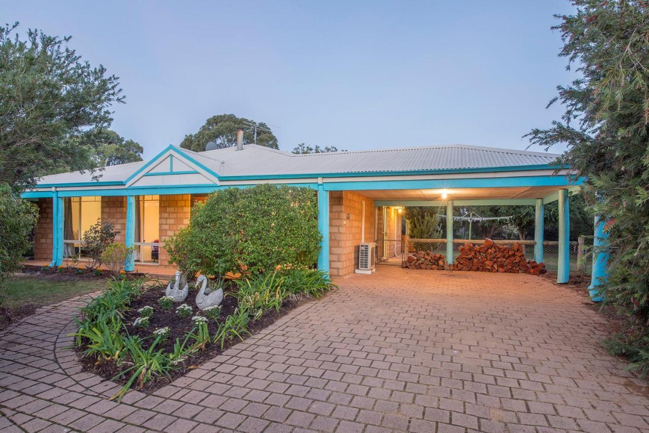 Retro Retreat -pet Friendly Holiday home *