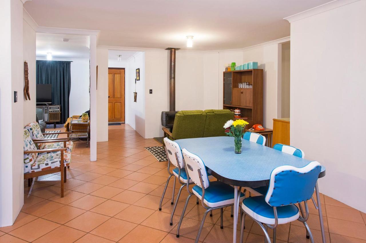 Retro Retreat -pet Friendly Holiday home *