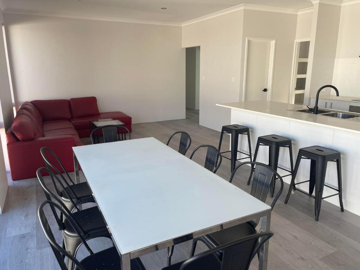 Thurstun Lane Beach House - In A Quiet Lane In Sought After Old *