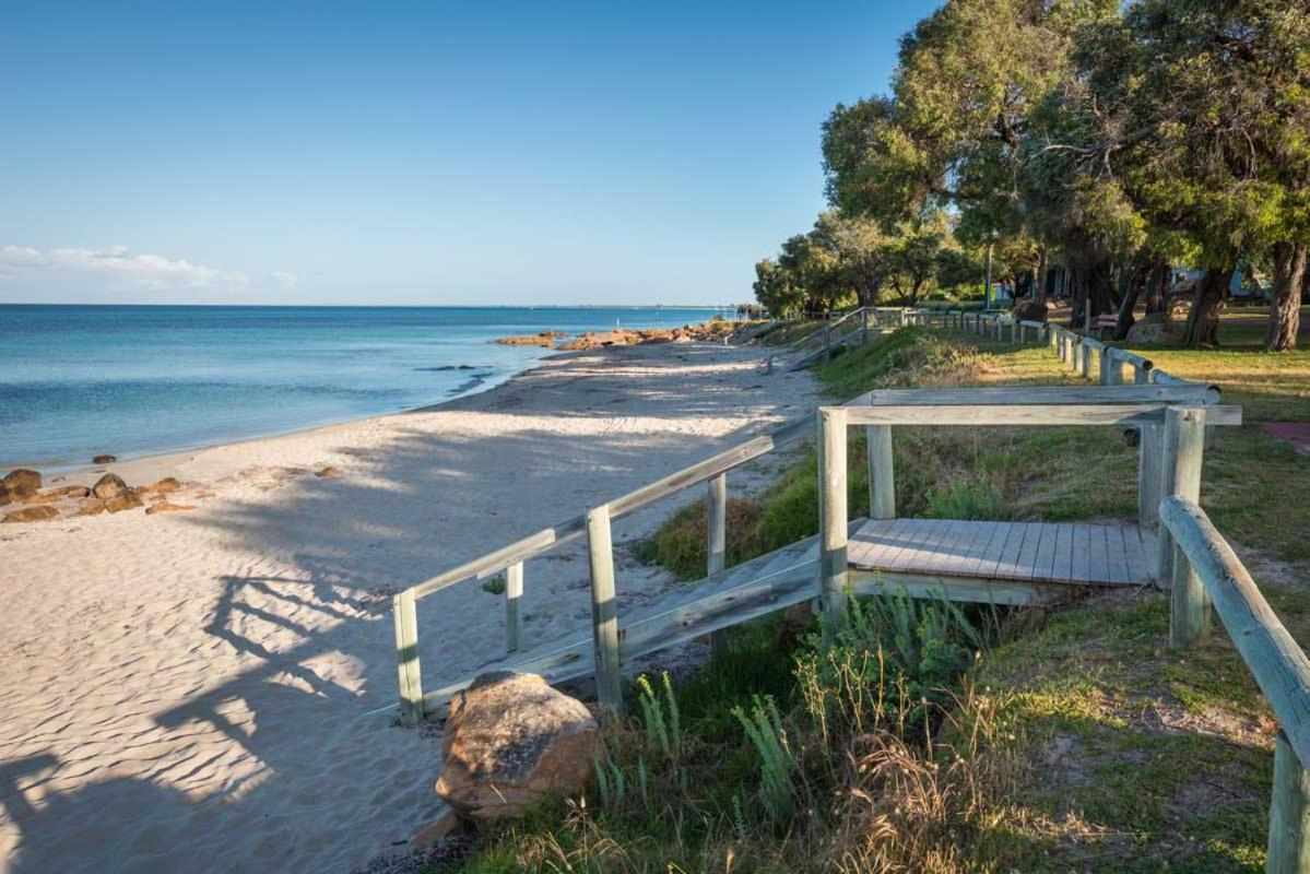 Thurstun Lane Beach House - In A Quiet Lane In Sought After Old