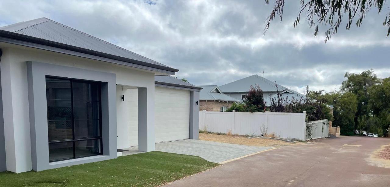 Thurstun Lane Beach House - In A Quiet Lane In Sought After Old * Dunsborough