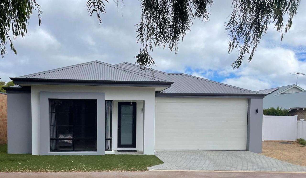 Thurstun Lane Beach House - In A Quiet Lane In Sought After Old