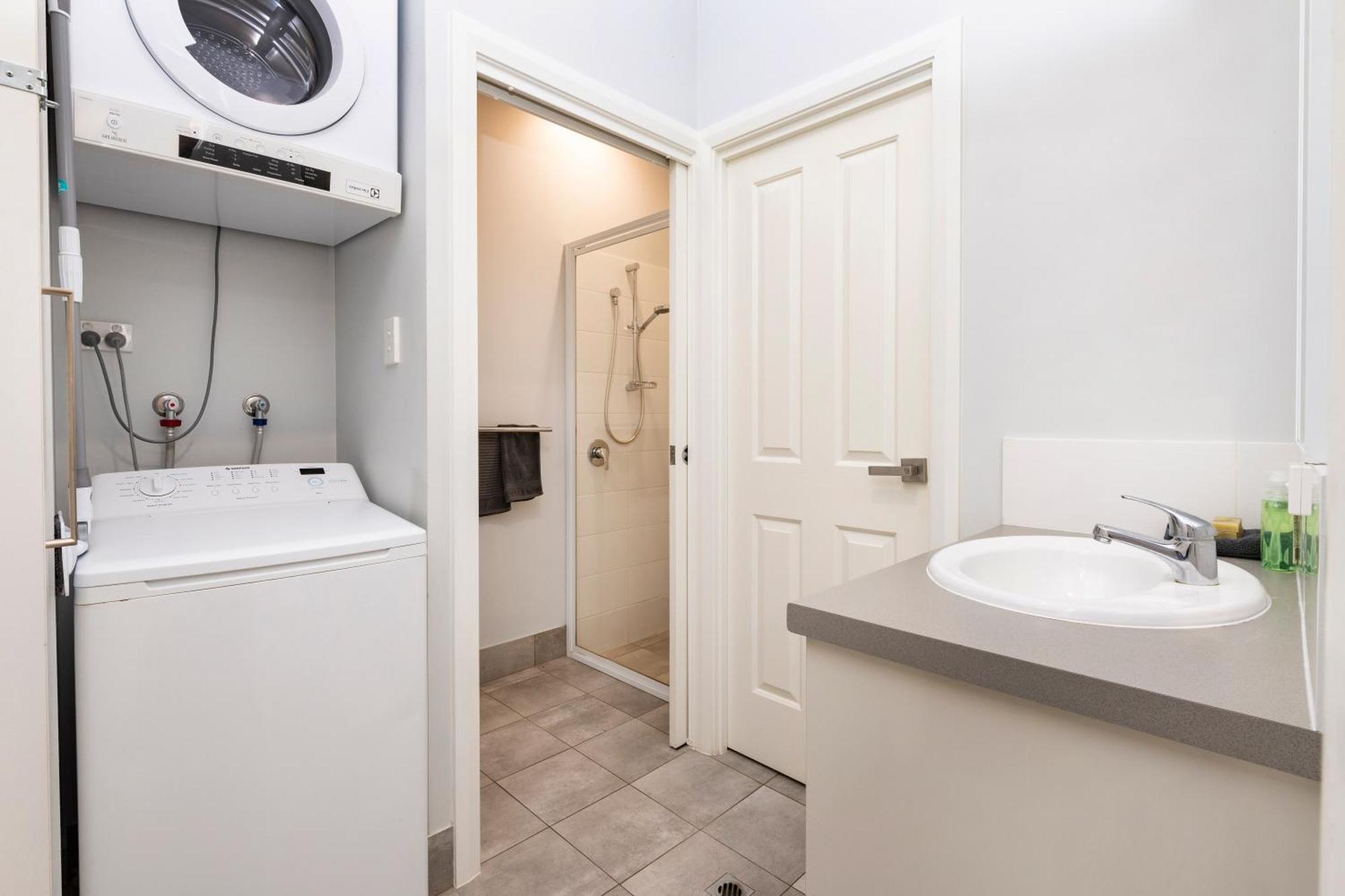 17 Cape Apartment