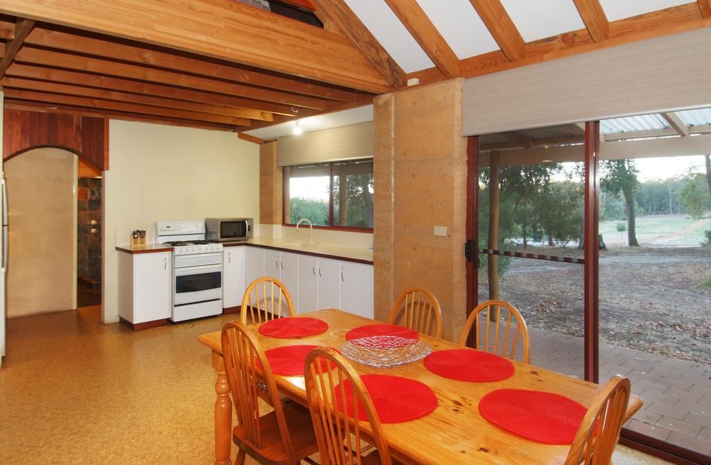 Lodge Woodstone Cottages *