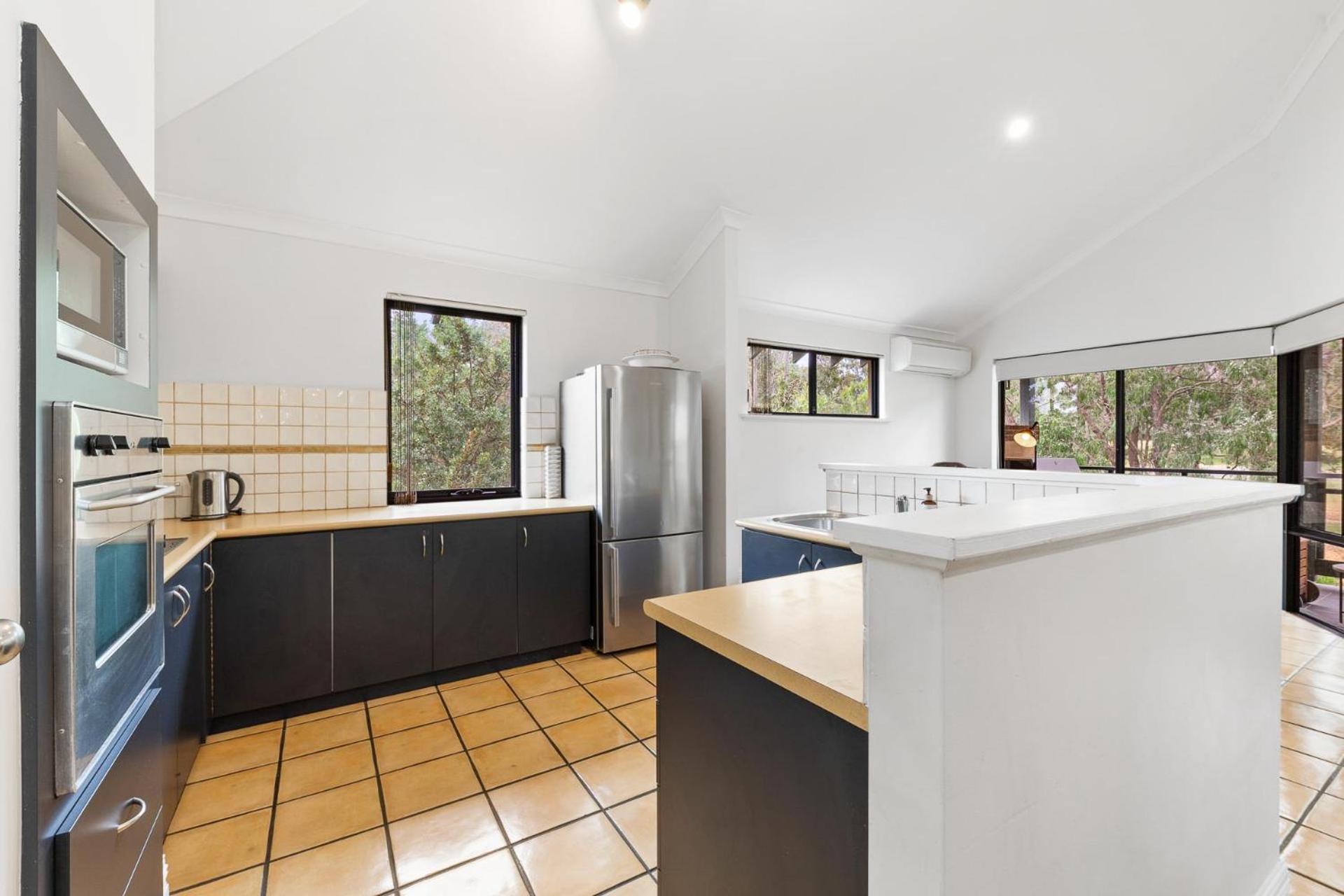 Pet Friendly Family Favourite - Kangaroo And Fairway Views With Air Con Holiday home *