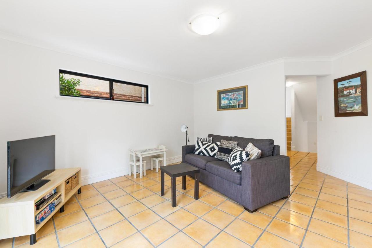 Pet Friendly Family Favourite - Kangaroo And Fairway Views With Air Con Dunsborough