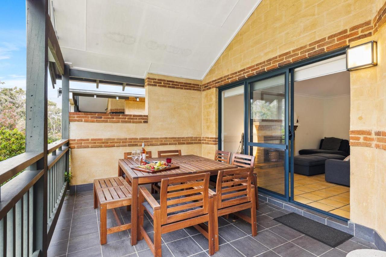 Pet Friendly Family Favourite - Kangaroo And Fairway Views With Air Con Holiday home Dunsborough