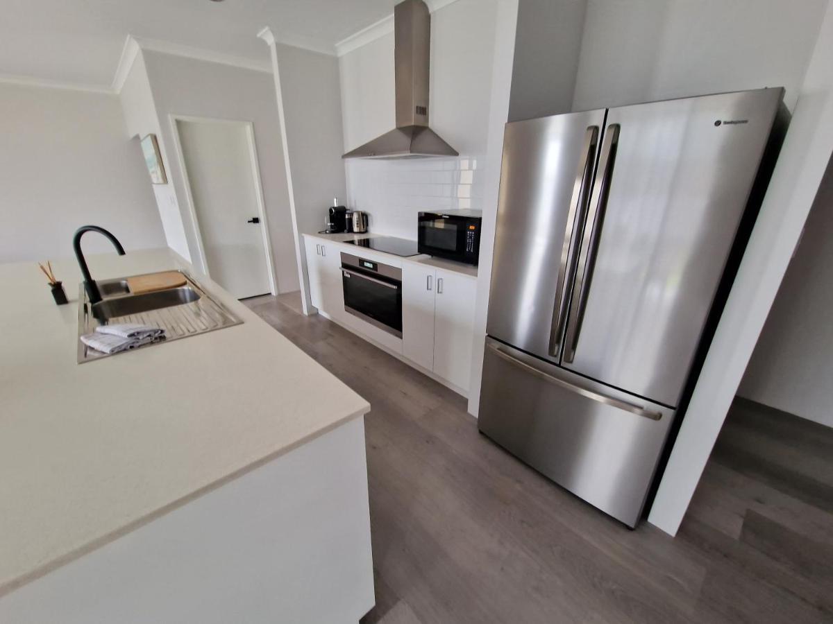 Thurstun Lane Beach House - In A Quiet Lane In Sought After Old Holiday home Dunsborough