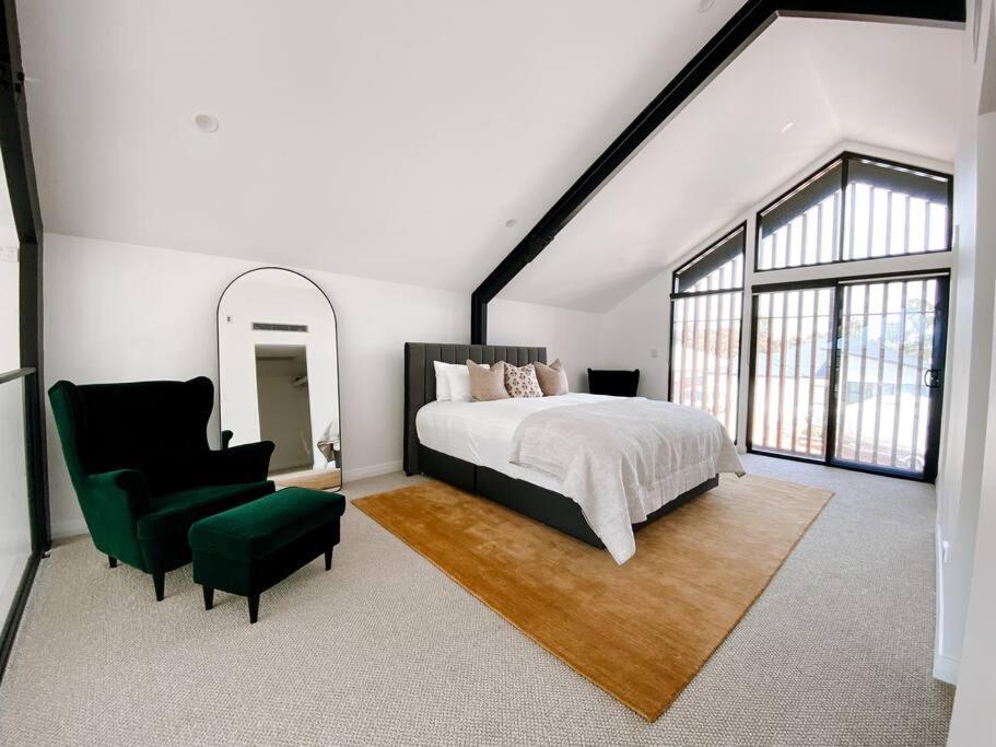 Le Soleil New Villa, Golf & Heated Pool Villa *