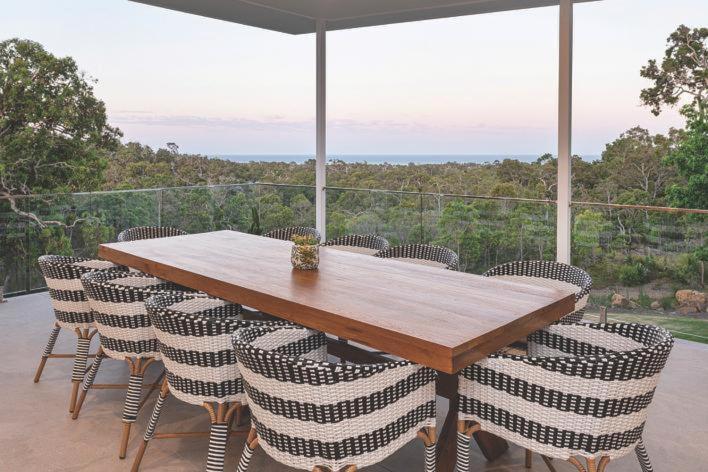 Stunning Coastal 5 Bed Amazing Ocean Views *