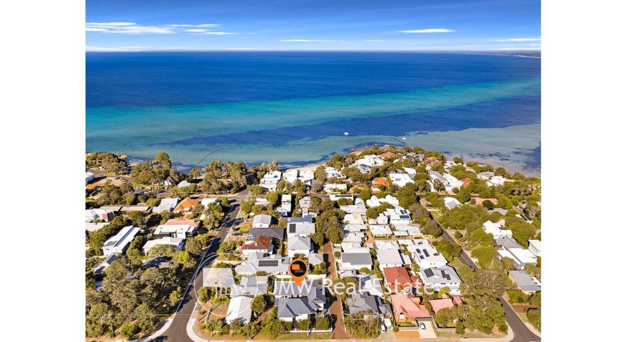 Thurstun Lane Beach House - In A Quiet Lane In Sought After Old Holiday home