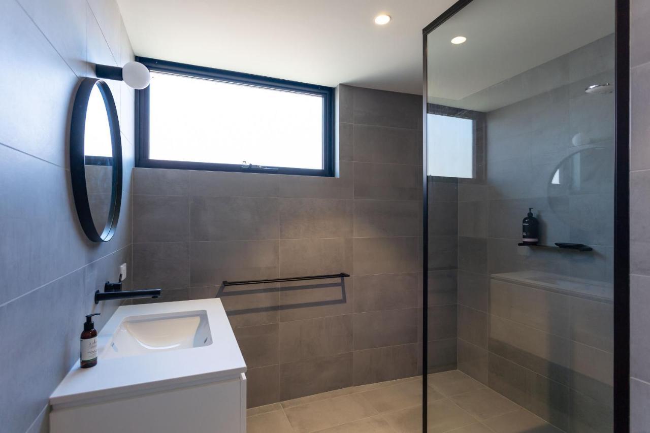 Novella I Private Dunsborough