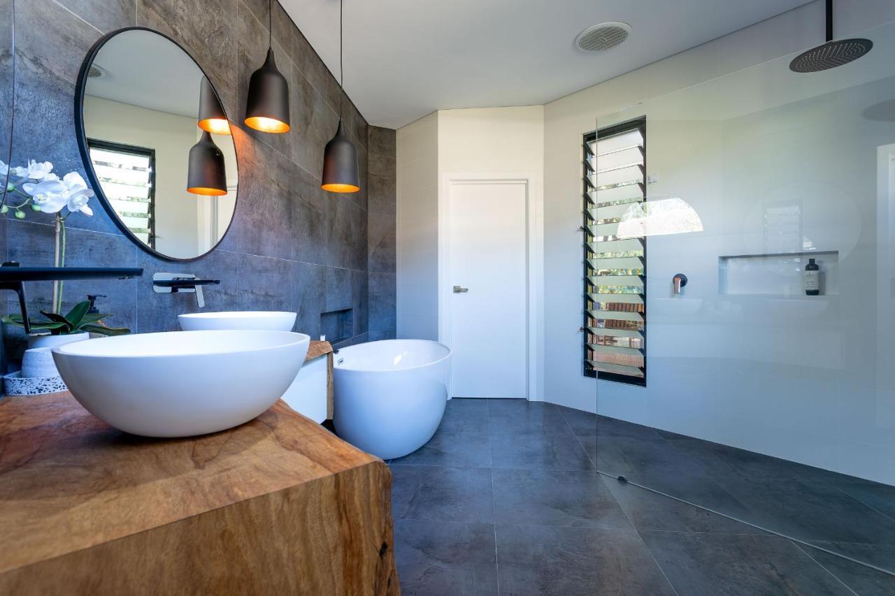 Woody Nook I Private