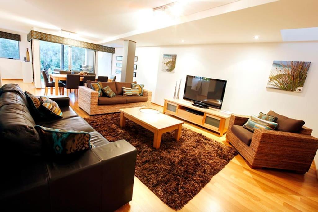 8 'aquilla' @ Bay View Centro,