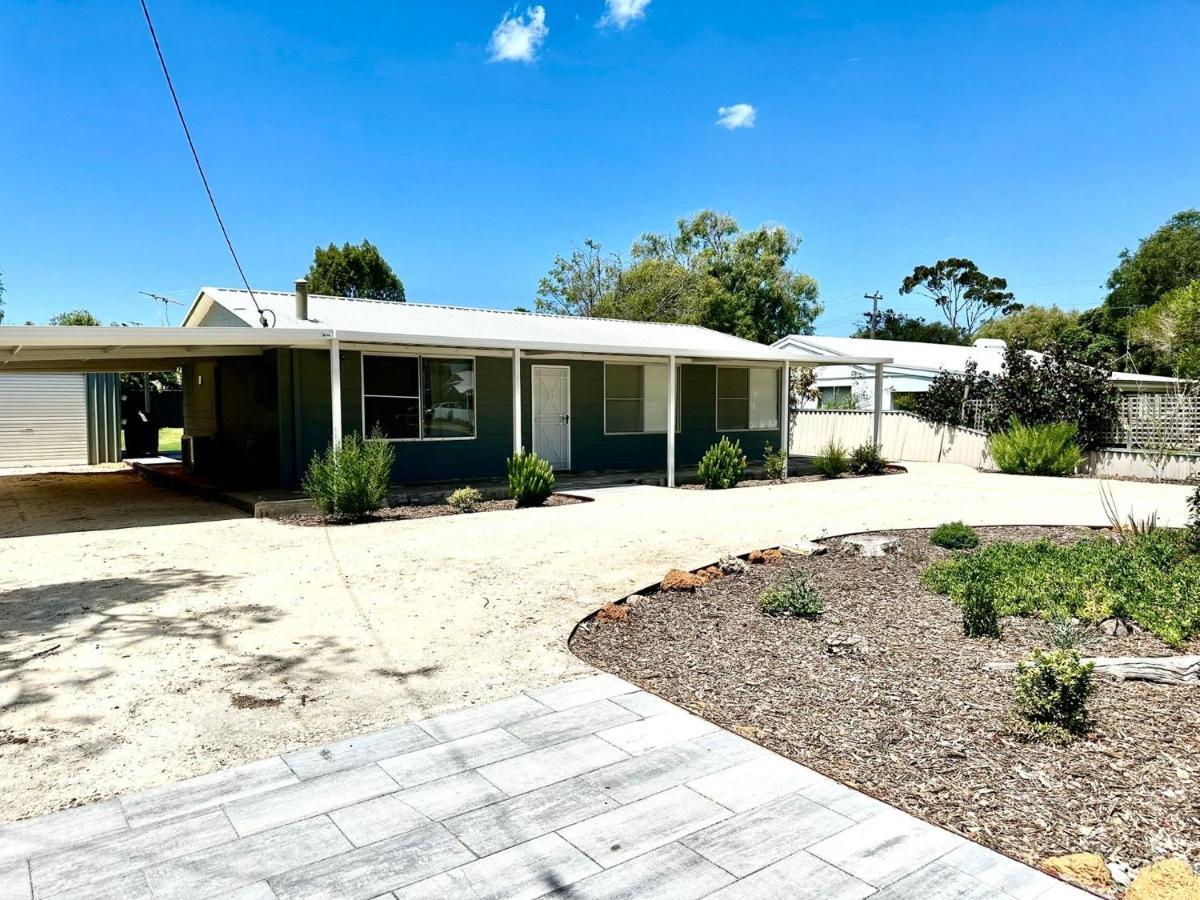 - Holiday home Dunsborough