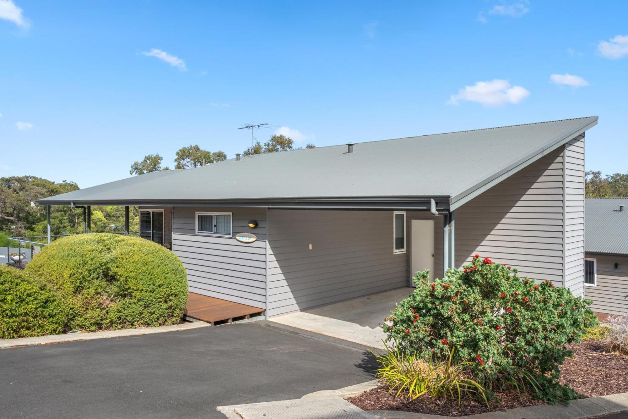 Holiday home Surfs Up Dunsborough