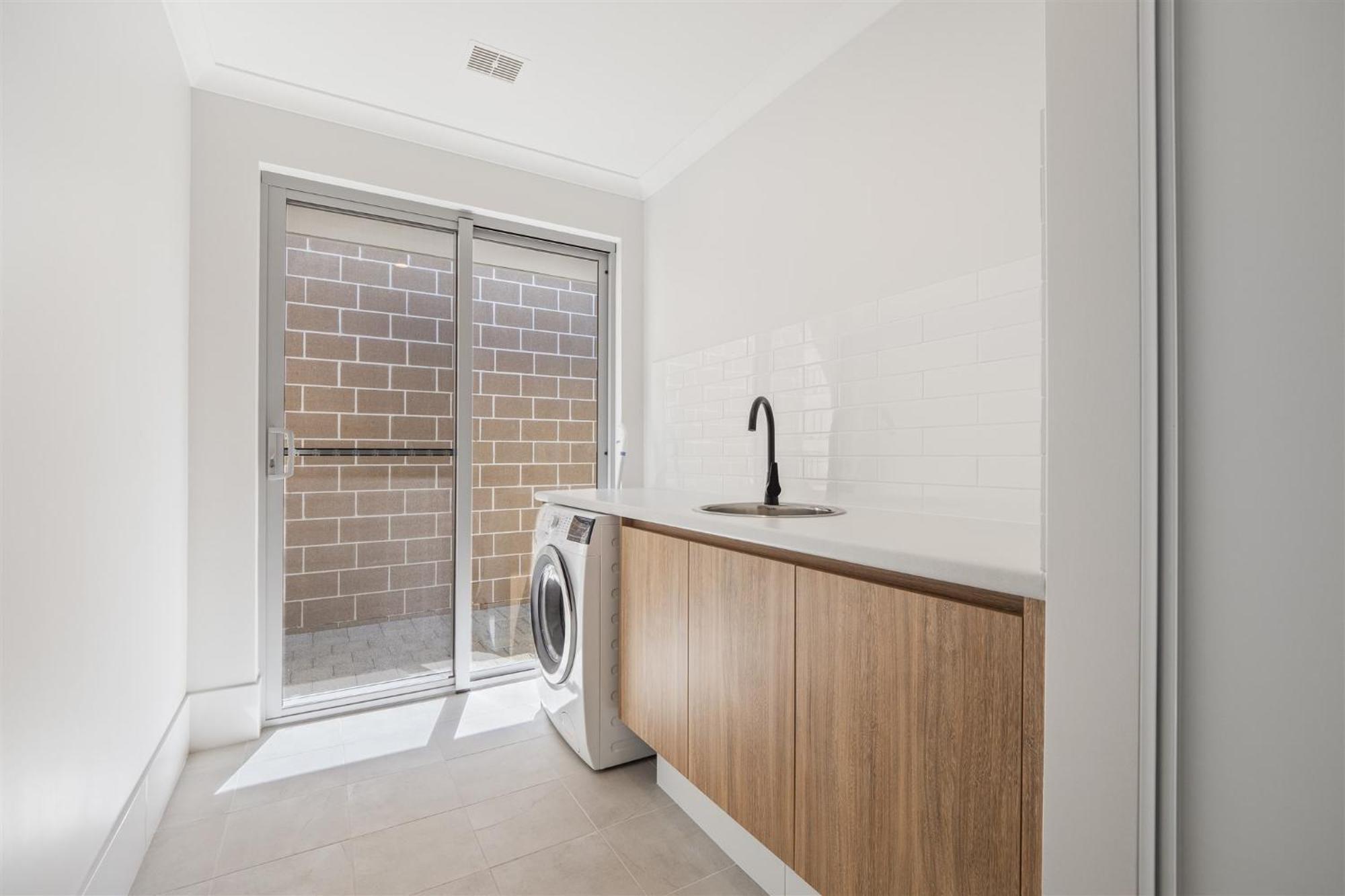 Solkis - Walk To Town, Next To Golf Course * Dunsborough