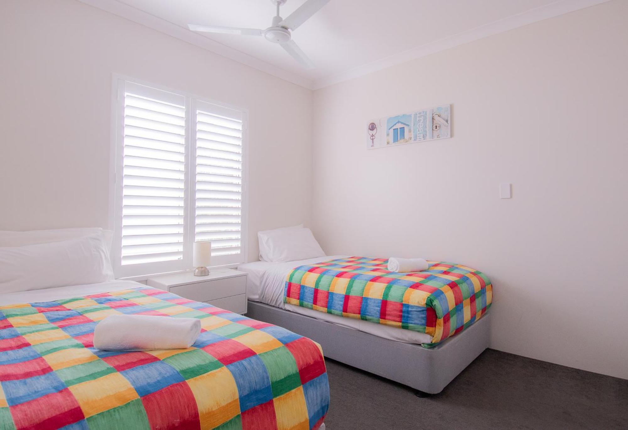 Shore - 6 Holiday home