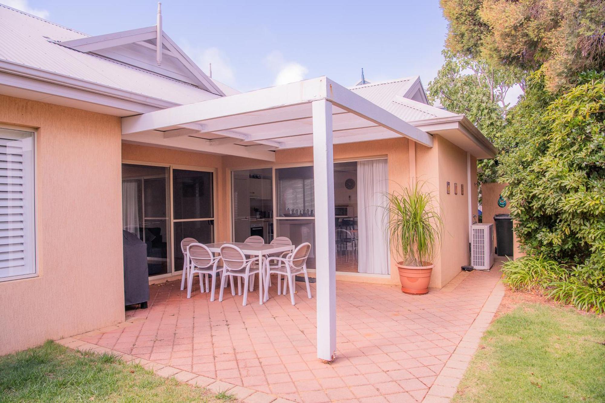 Shore - 6 Holiday home *