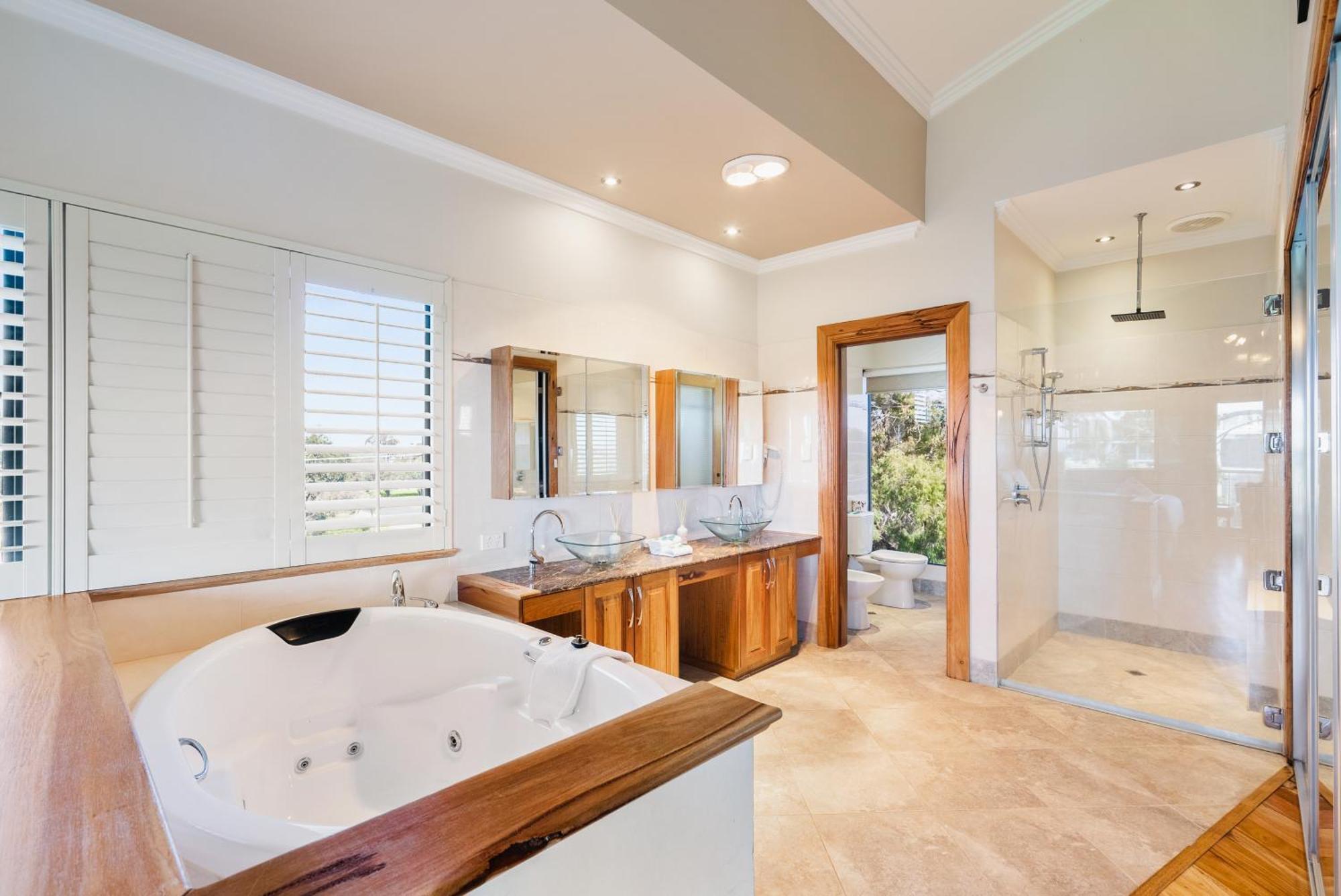 Bay Village Resort 4*