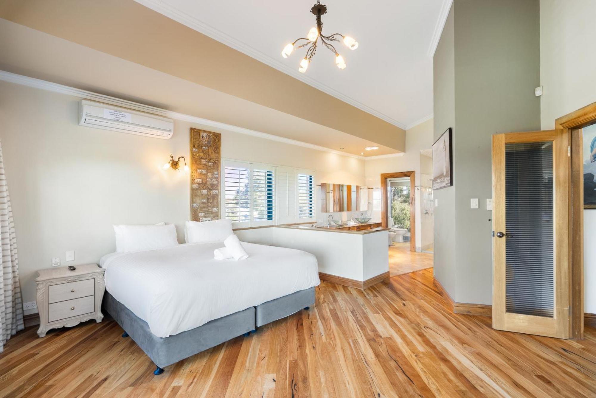 Bay Village Resort 4*