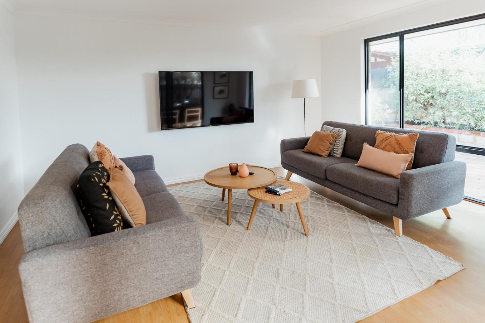 Holiday home Salhus - Sleep In King Beds & Easy Walk To Town