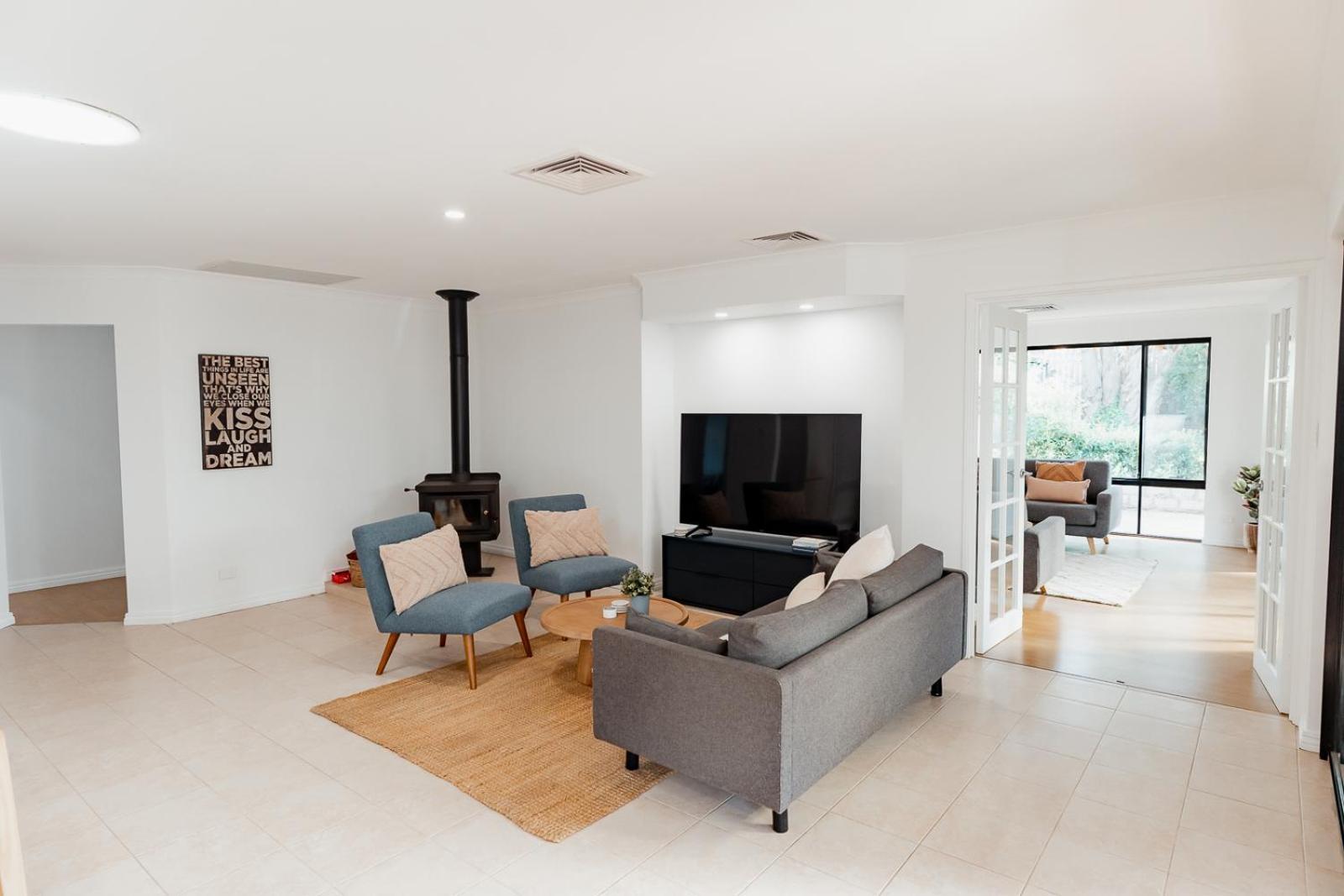 Salhus - Sleep In King Beds & Easy Walk To Town Holiday home Dunsborough