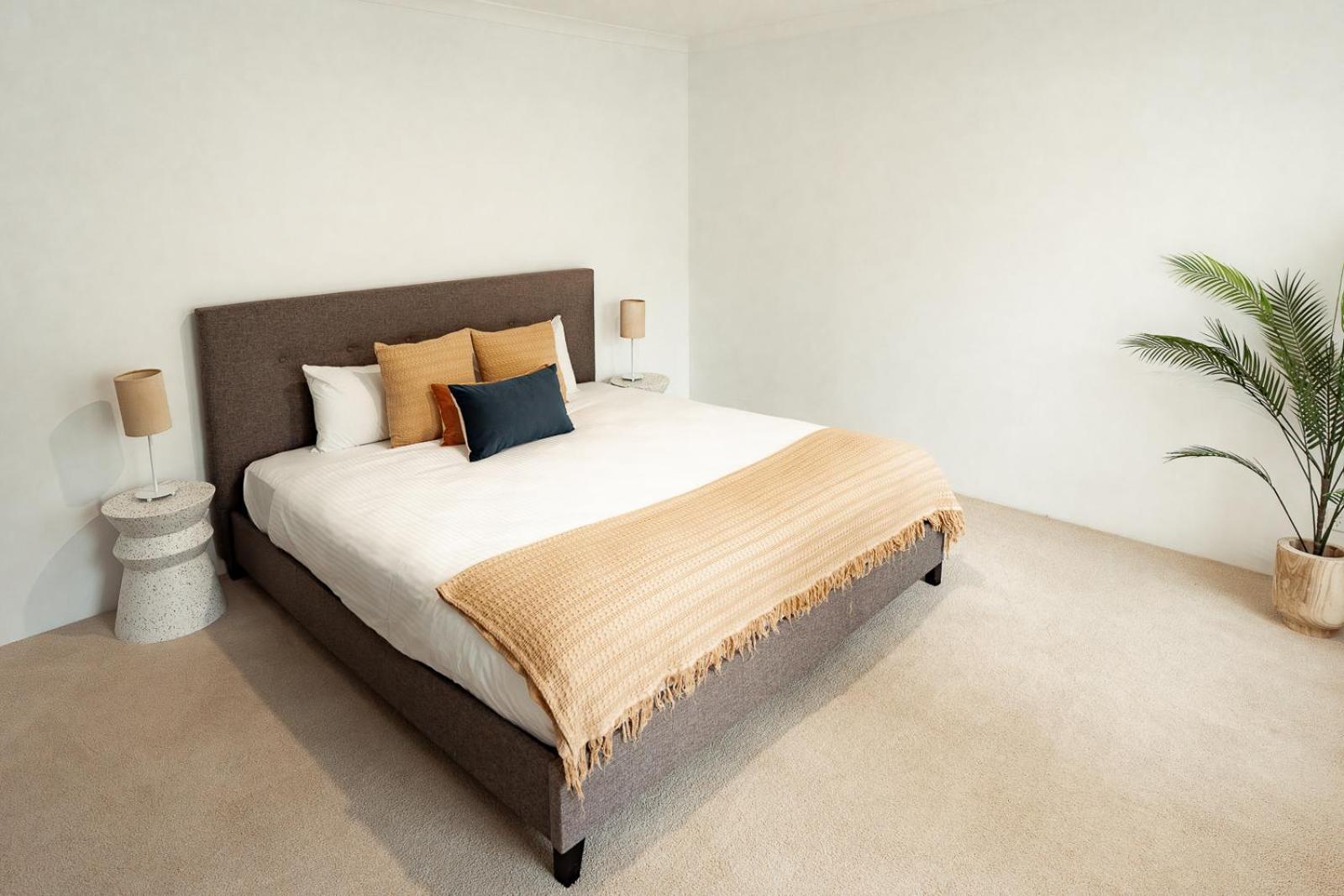 Salhus - Sleep In King Beds & Easy Walk To Town Holiday home