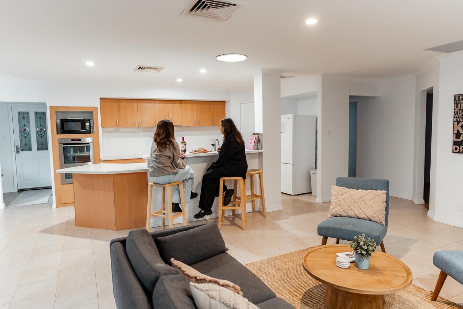 Salhus - Sleep In King Beds & Easy Walk To Town * Dunsborough