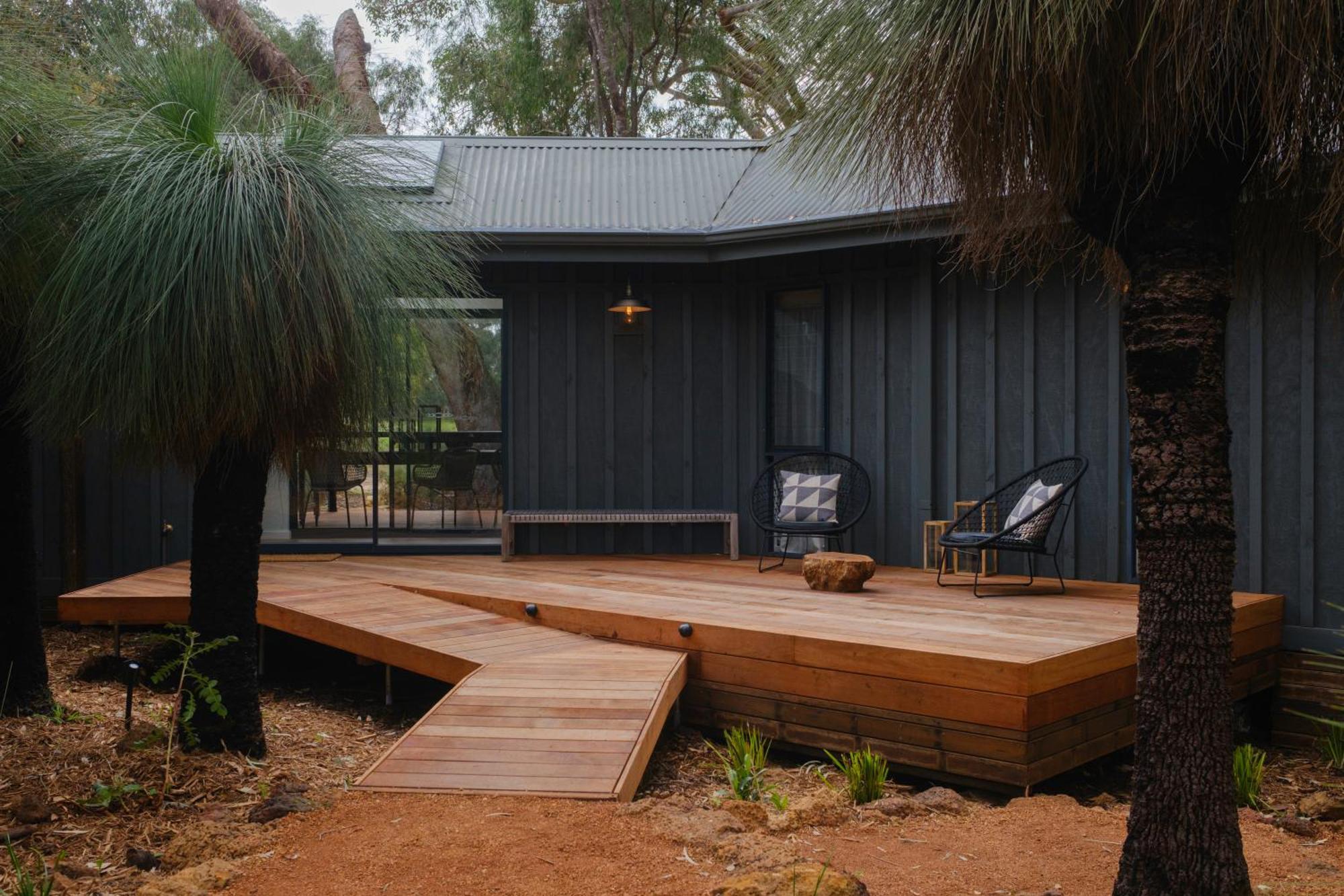 Empire Retreat Hotel