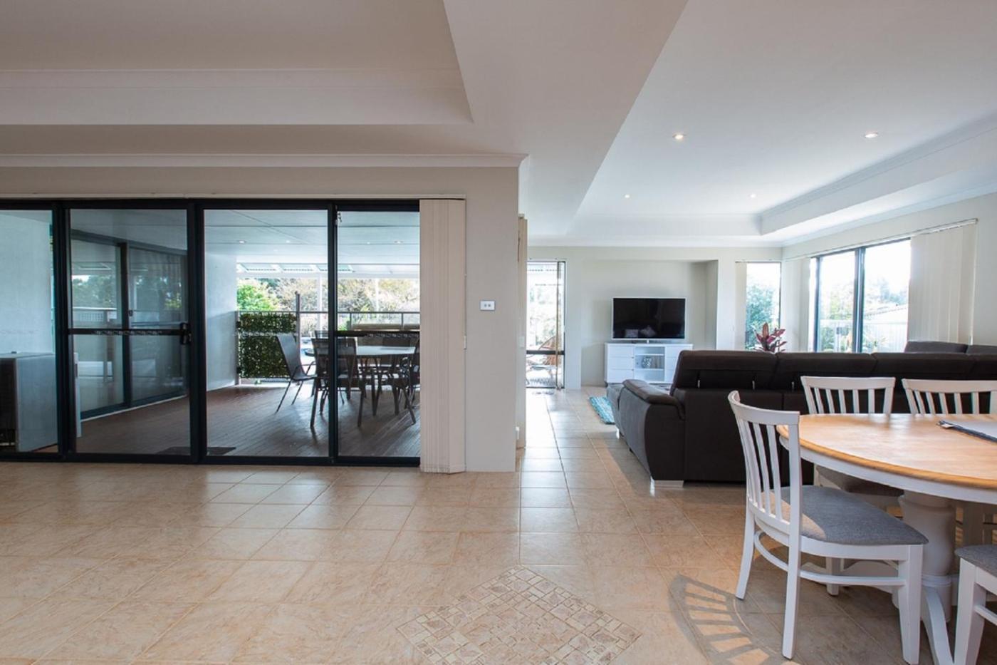 Pool & Putt Paradise, Family Friendly, Pool, Wifi Holiday home