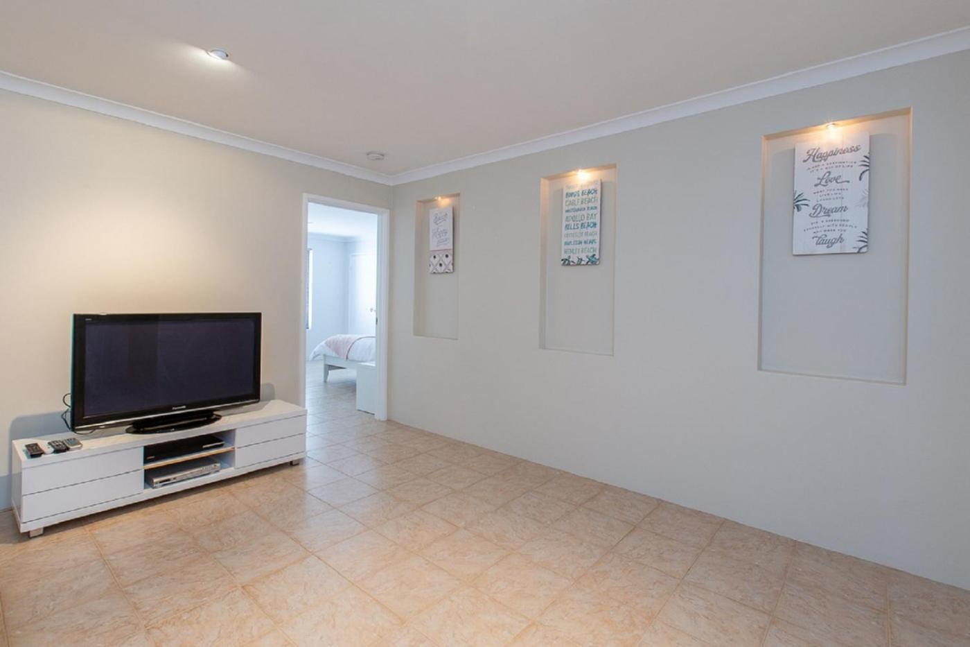 Pool & Putt Paradise, Family Friendly, Pool, Wifi Holiday home Dunsborough