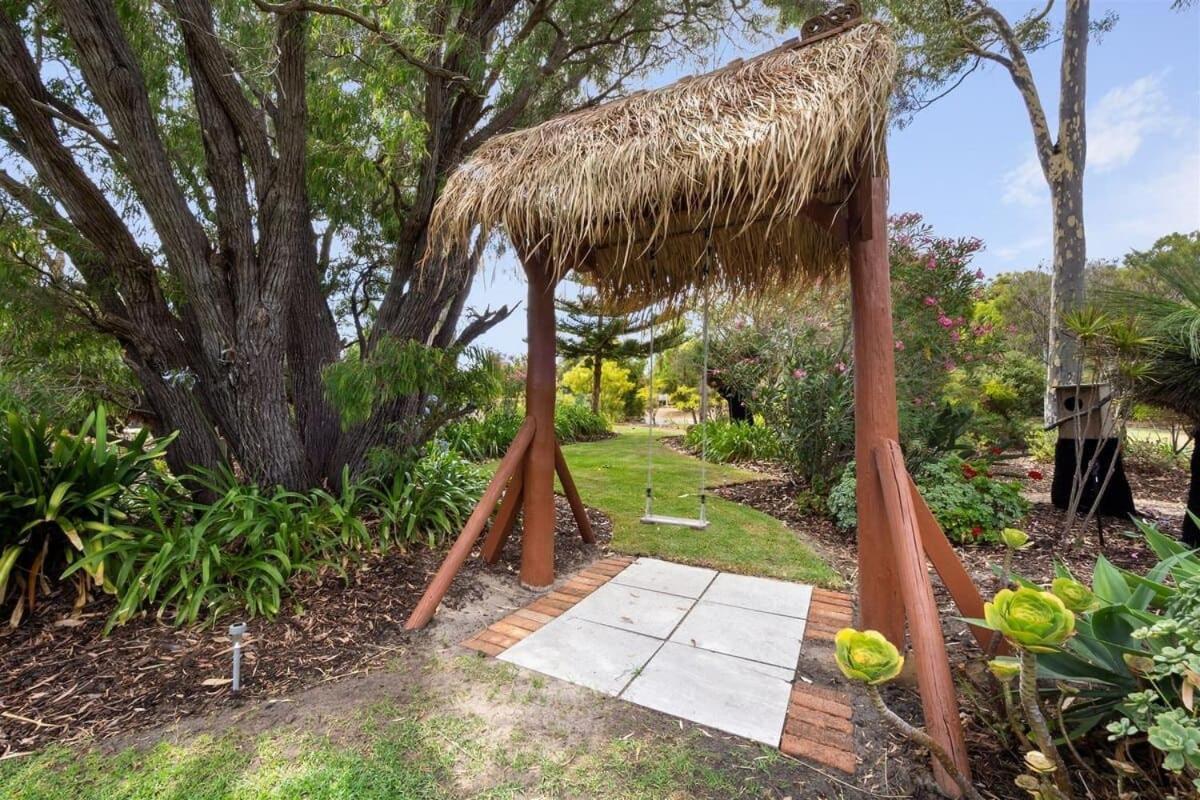 Dandjoo - Hot Tub, Fire Pit, Outdoor Entertainment