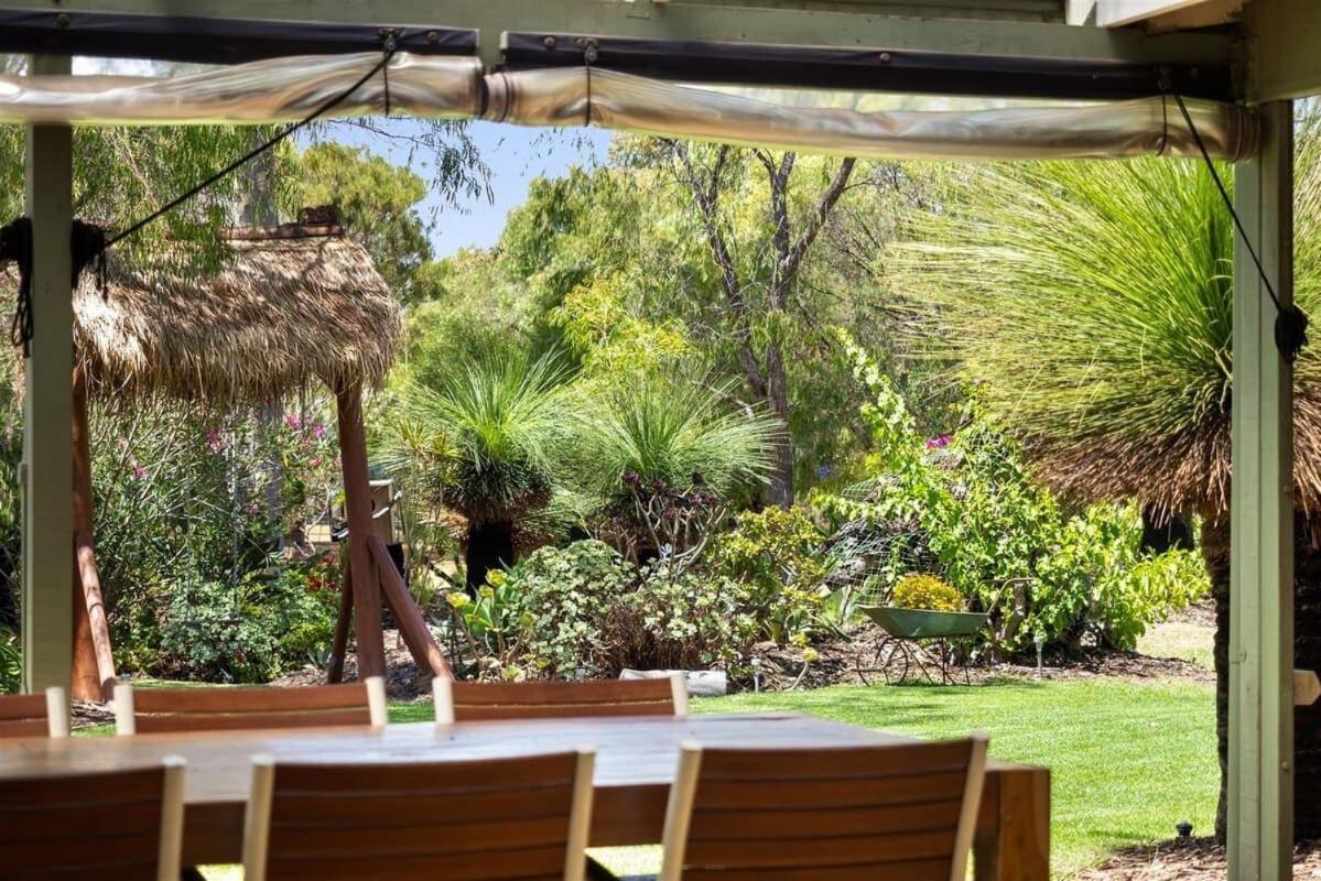 Dandjoo - Hot Tub, Fire Pit, Outdoor Entertainment