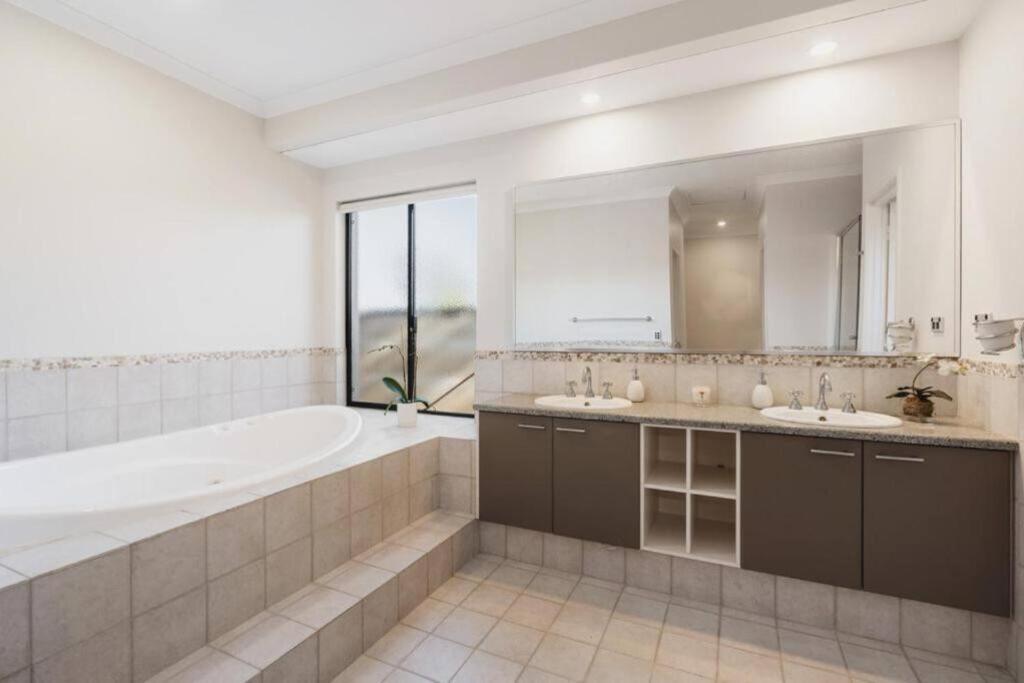 Oakmont Private Escape On Golf Course Villa *