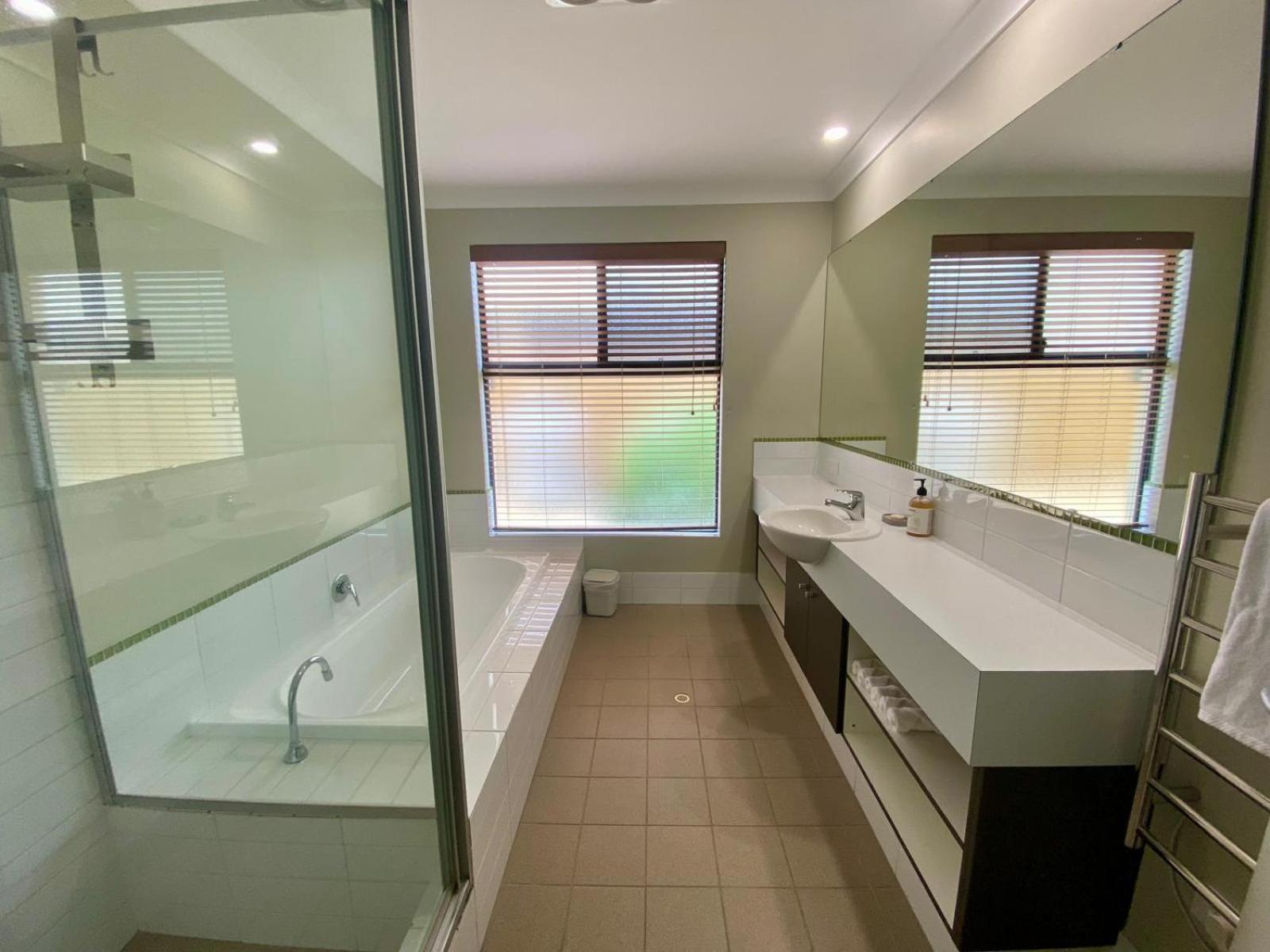 Boodalang House - Access To Golf Course With Views Dunsborough