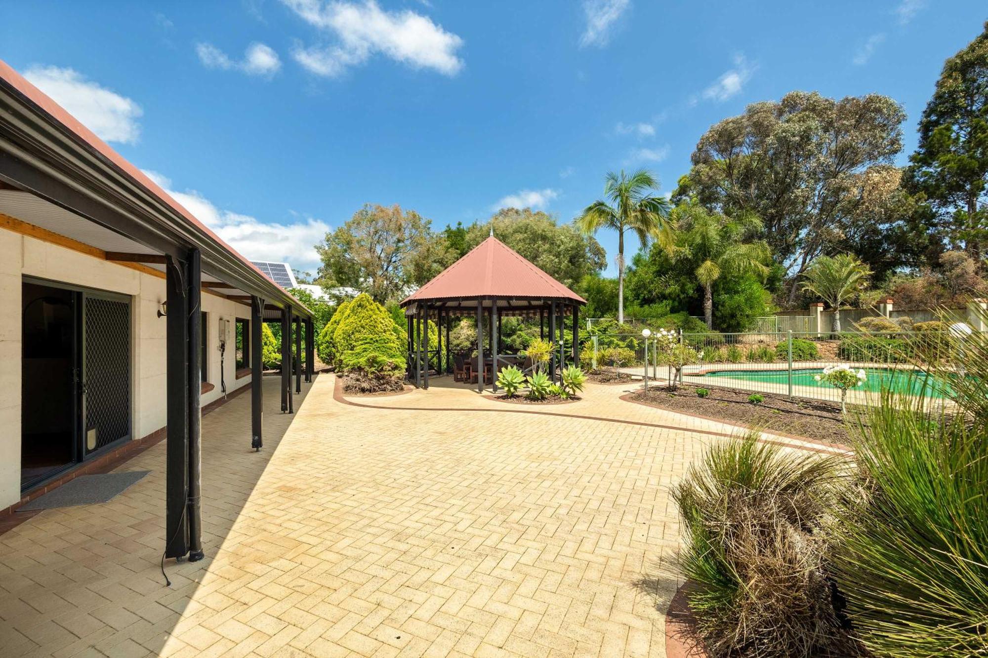 Holiday home Carinya Cove - Swimming Pool, Pet Friendly, Fireplace *