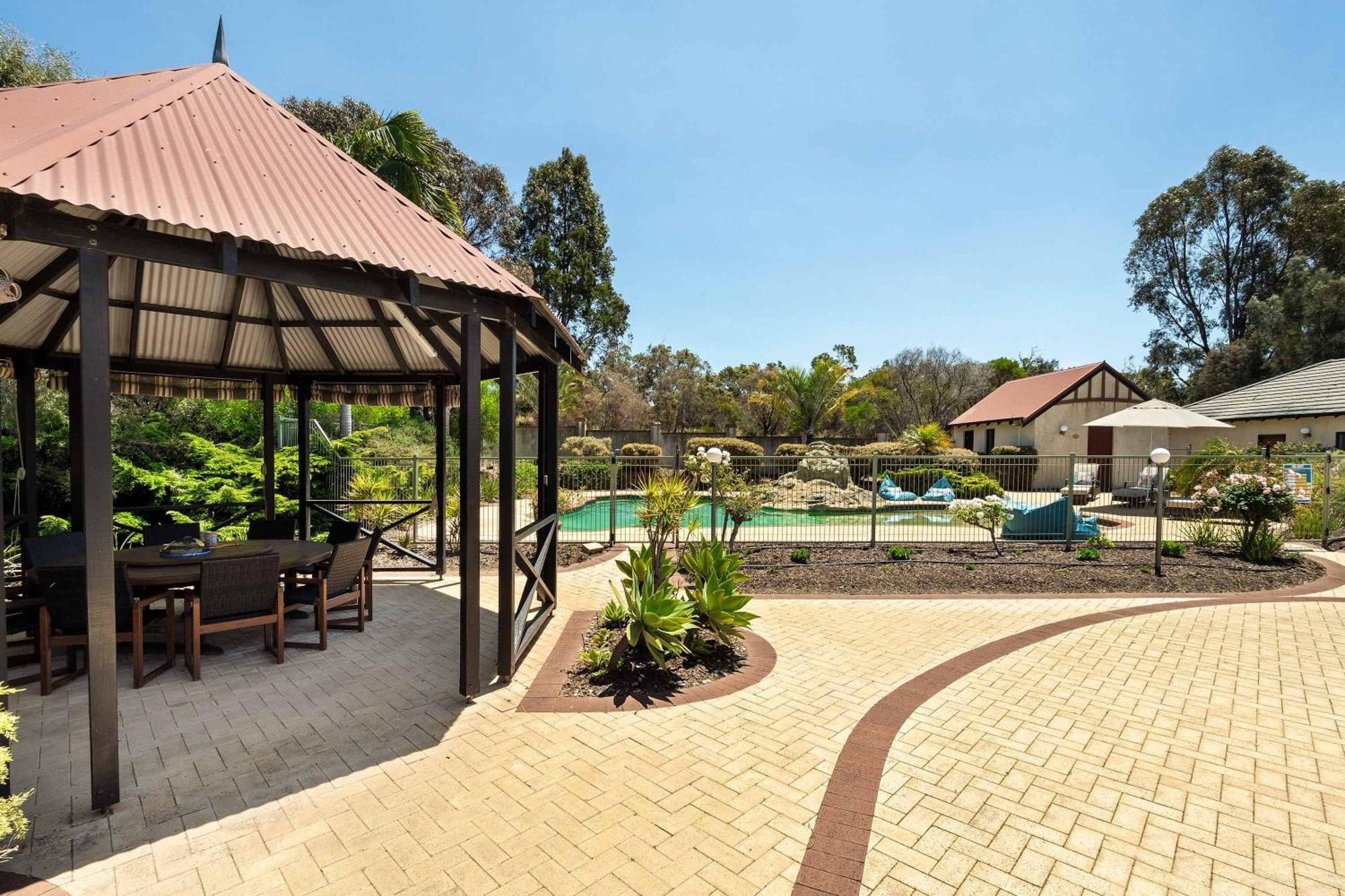 Carinya Cove - Swimming Pool, Pet Friendly, Fireplace Holiday home Dunsborough