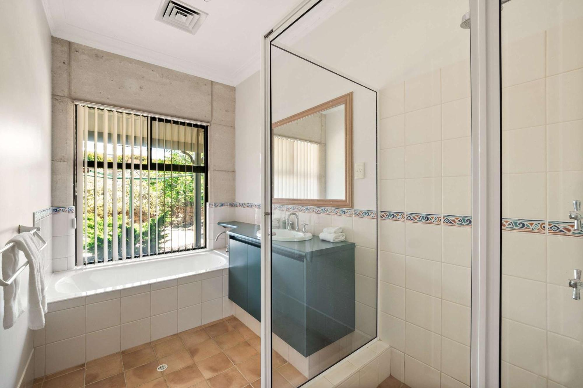 Carinya Cove - Swimming Pool, Pet Friendly, Fireplace *