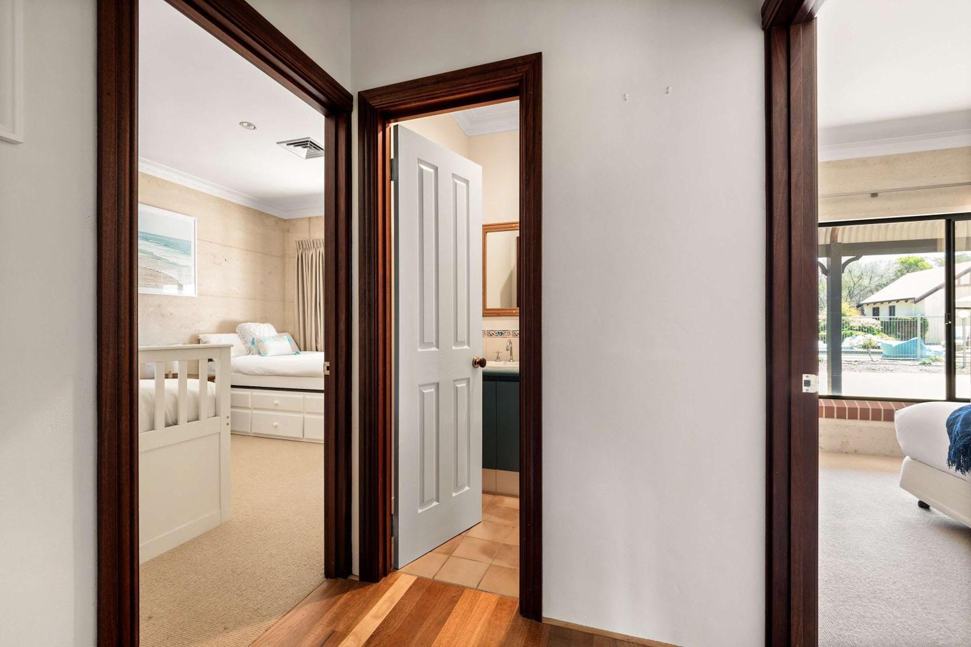 Carinya Cove - Swimming Pool, Pet Friendly, Fireplace